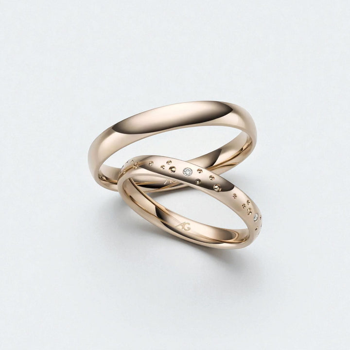 Eheringe Sternenstaub mit leicht gewölbter Oberfläche und 5 Brillanten