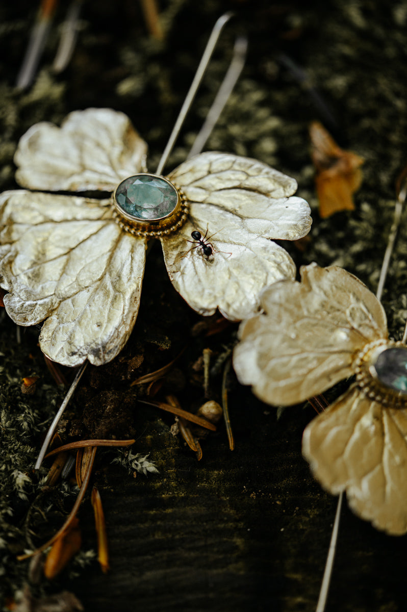 Ohrhänger Akelei mit Aquamarin