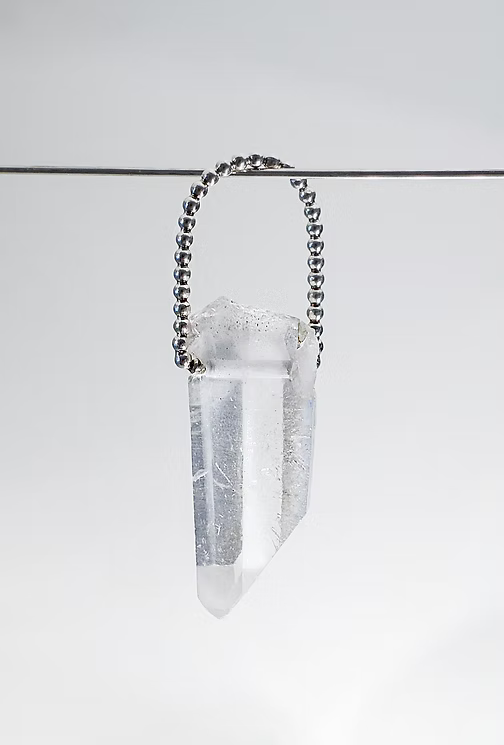 Bergkristall Anhänger in Sterlingsilber mit einem grossen Kugeldrahtbogen