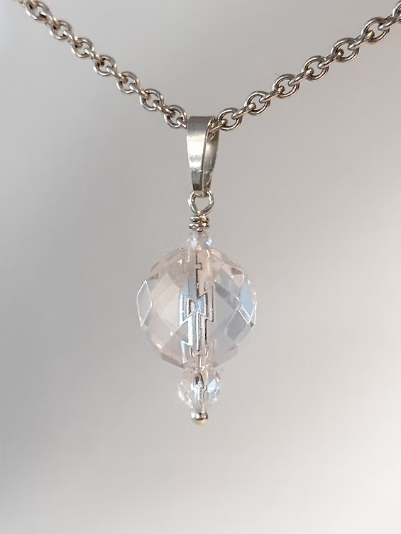 Anhänger „Pilula“ in Silber 925 mit facettierten Bergkristall - Kugeln