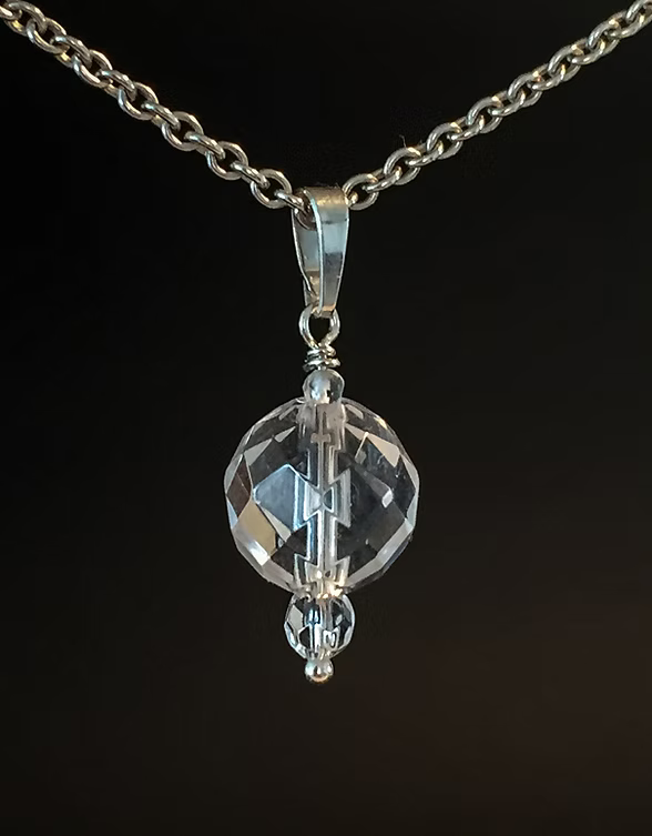 Anhänger „Pilula“ in Silber 925 mit facettierten Bergkristall - Kugeln