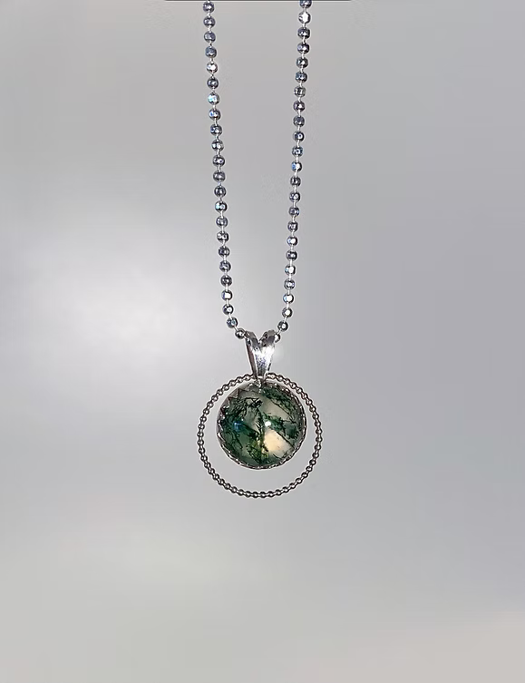 Anhänger "orbis" mit einem Moosachat