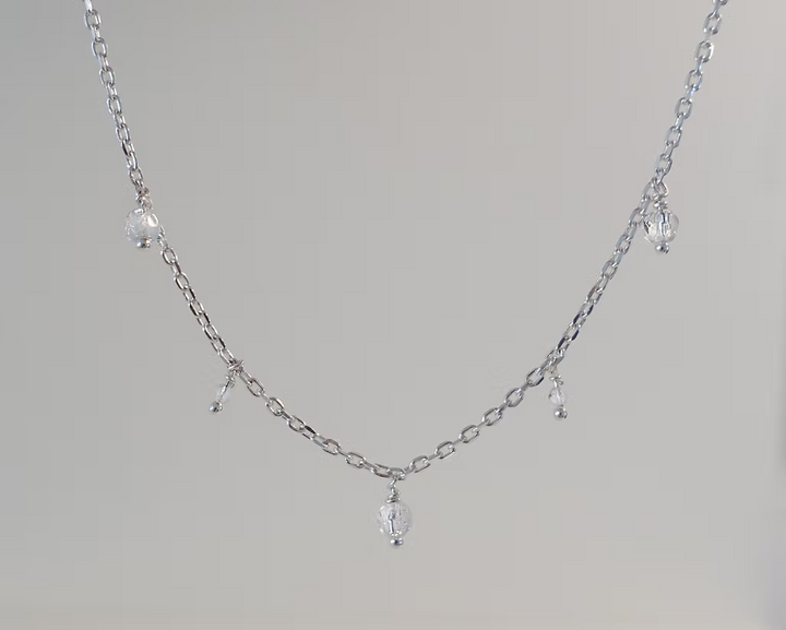 Collier "Pilula" mit feinen Bergkristallen