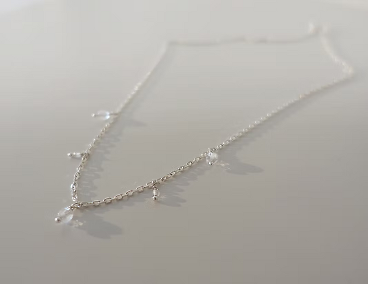 Collier "Pilula" mit feinen Bergkristallen