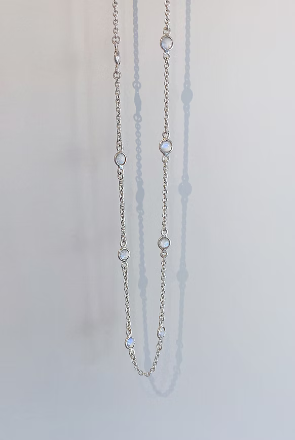 Collier Orbis mit Regenbogen Mondstein