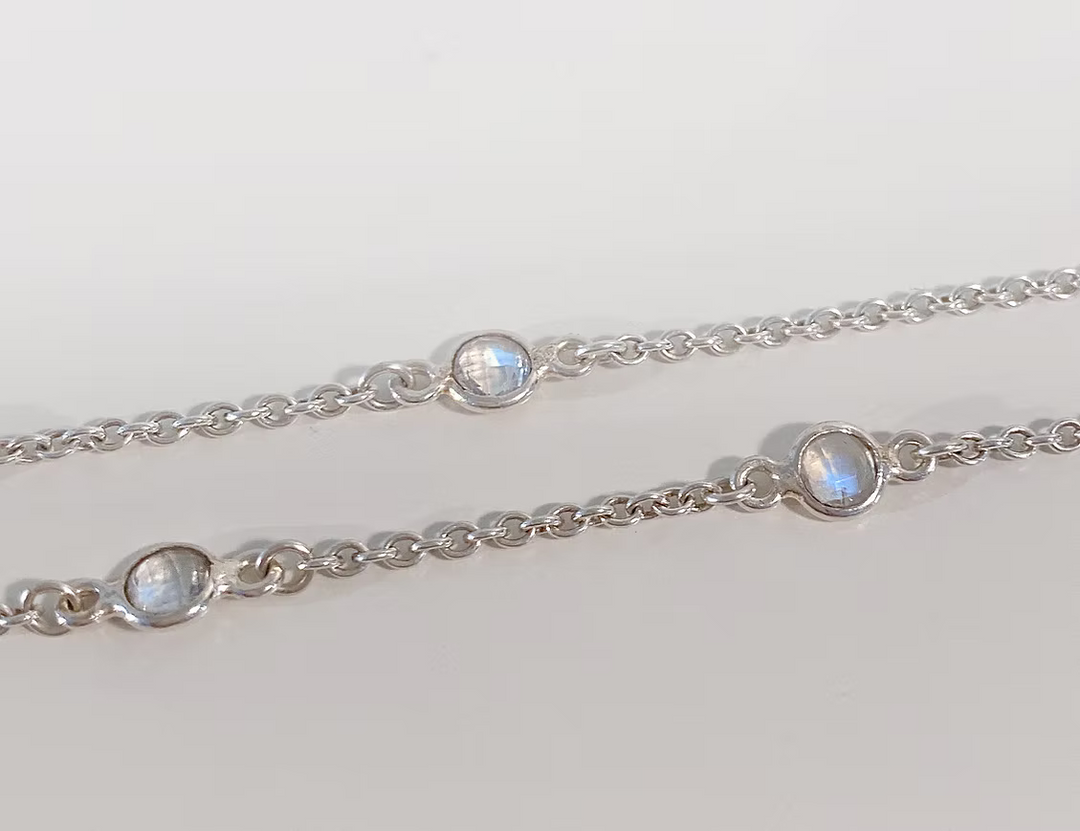 Collier Orbis mit Regenbogen Mondstein