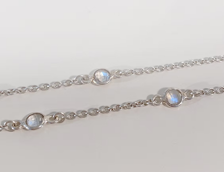 Collier Orbis mit Regenbogen Mondstein