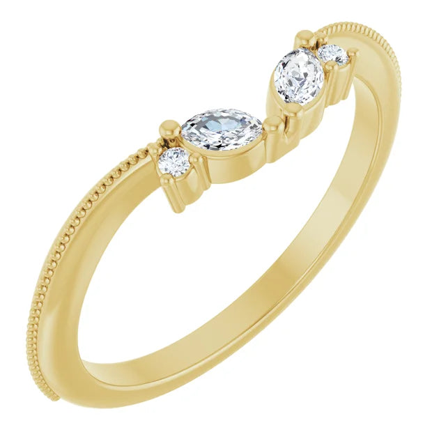Zarter Ring mit zwei Marquise Diamanten, zwei Brillanten und Millgriff Musterung