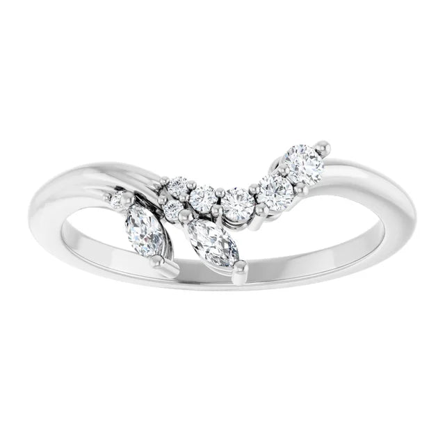 Floraler Ring mit zwei Marquise & sieben eingearbeiteten Brillanten