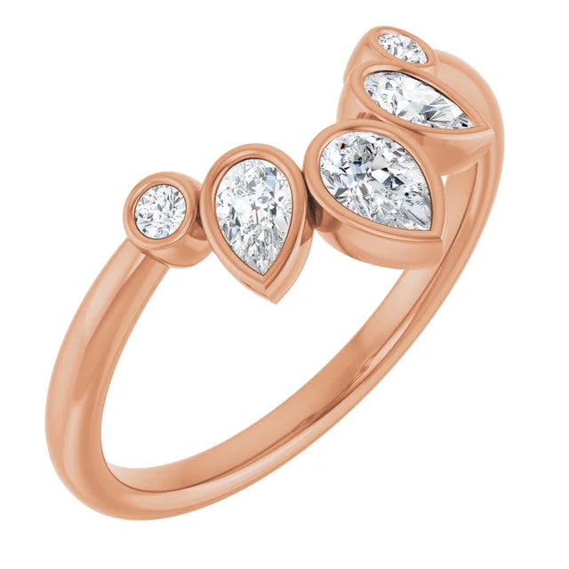 Ring Aurea - 3 Brillanten in Tropfenform funkeln in einer Lünettenfassung