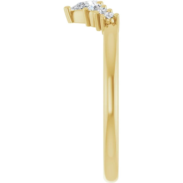 Elegant-Sinnlicher Ring mit V - förmige Kontur und 7 Brillanten