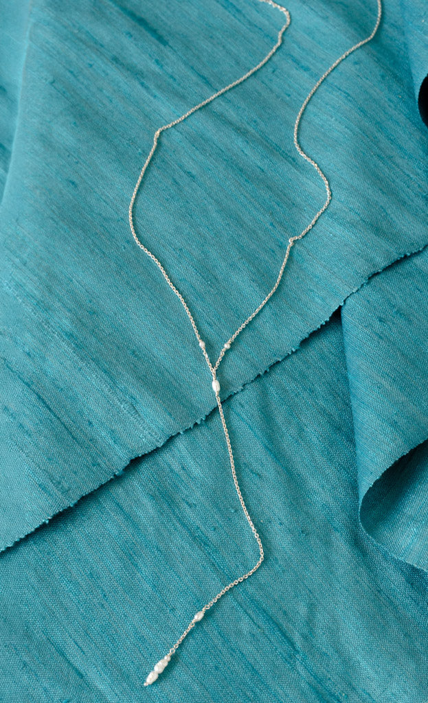 Perles de Rosée - Feine Rückenketten aus Silber 925 mit weissen Süsswasserperlen