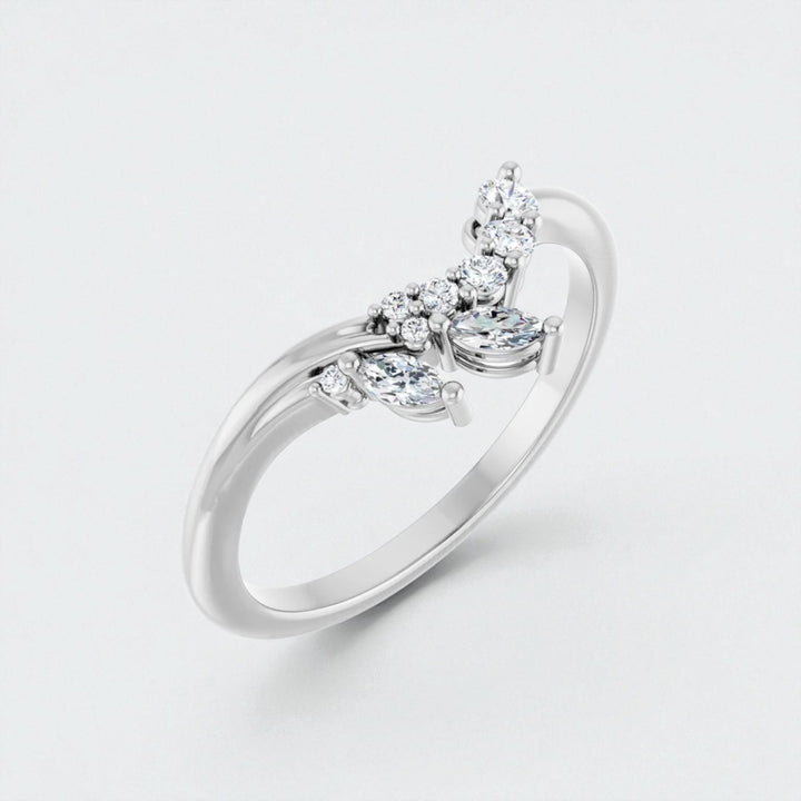 Floraler Ring "Olea" mit zwei Marquise & sieben eingearbeiteten Brillanten