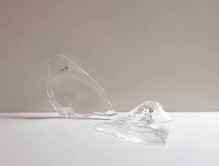 "very small inclusions" Flügelartige Glassplitter Ohrstecker mit Brillanten in Weissgold