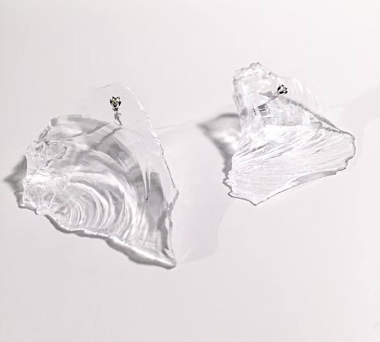 "very small inclusions" Flügelartige Glassplitter Ohrstecker mit Brillanten in Weissgold