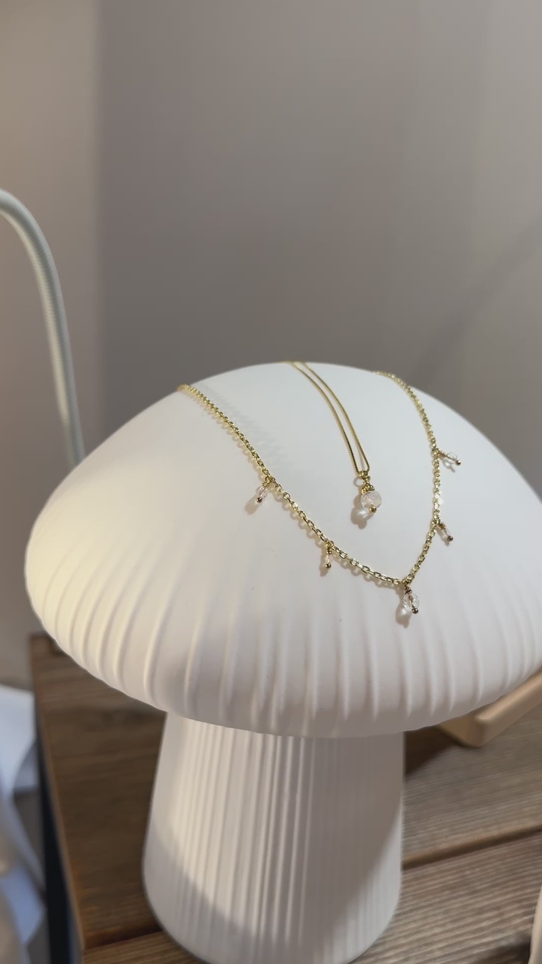 Collier "Pilula" mit feinen Bergkristallen