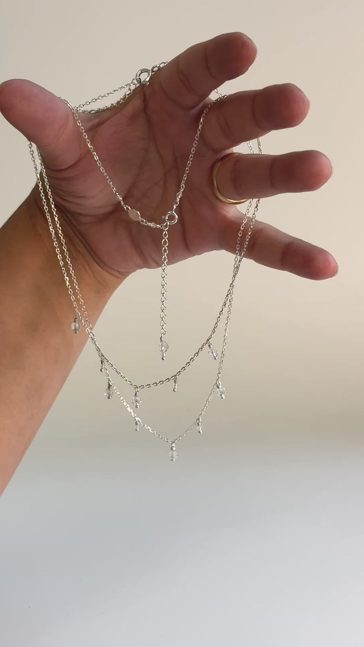 Collier "Pilula" mit feinen Bergkristallen